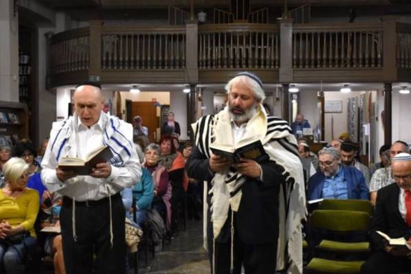 Szombatfogadás és szombati istentisztelet Fináli Gábor rabbi vezetésével Baján